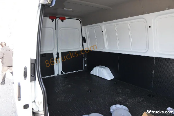 JMC Teshun 116 hp 3-Seat 2.8T Diesel Medium Roof Panel Van (China VI) Cargo Box (1) | 86Trucks