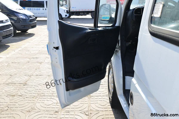 JMC Teshun 2019 116 ch 6 places empattement long 2,8T diesel toit haut version logistique commerciale (China VI) Cabine (2) | 86Trucks