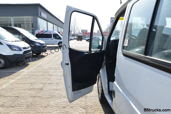 JMC Teshun 2019 116 ch 6 places empattement long 2,8T diesel toit haut version logistique commerciale (China VI) Cabine (1) | 86Trucks