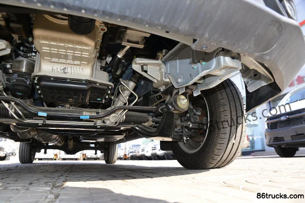 JMC Teshun 2019 116 ch 6 places empattement long 2,8T diesel toit haut version logistique commerciale (China VI) Châssis (3) | 86Trucks