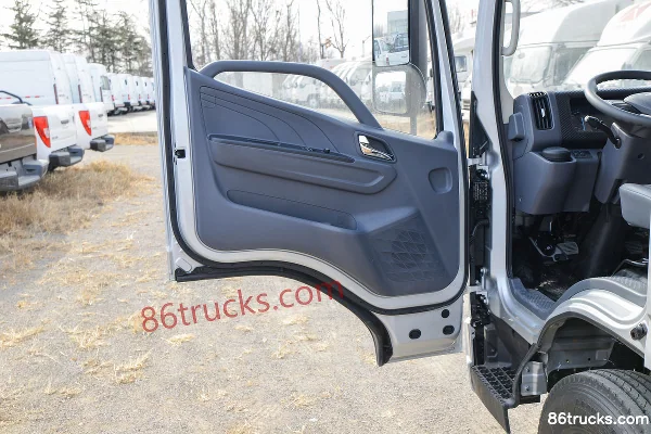 JMC Kaiyun+ Wide Body 146 hp 4X2(6 wheels) 4.2m single-row van light truck (China VI) (6-speed) Cab (2) | 86Trucks