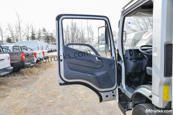 JMC Kaiyun+ Wide Body 146 hp 4X2(6 wheels) 4.2m single-row van light truck (China VI) (6-speed) Cab (1) | 86Trucks