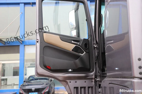Foton AumanEST 6-series heavy truck 270 hp 6X2(8 wheels) 9.53m livestock carrier (440 rear axle) Cab (3) | 86Trucks