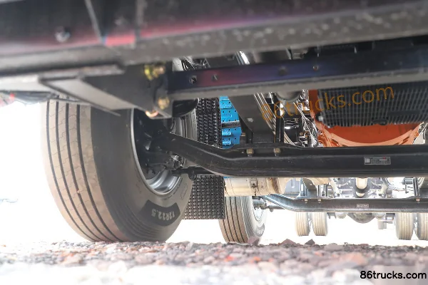 Foton Auman EST 6 Series Heavy Truck Standard Load 320hp 6X2(8 wheels) 9.6m Flatbed Cargo Truck Chassis (2) | 86Trucks