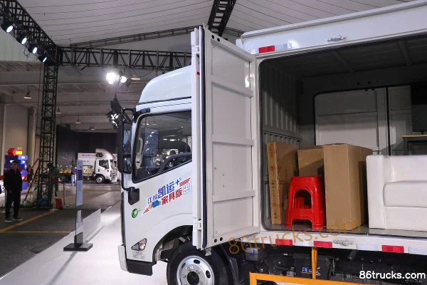 JMC Kaiyun+ Furniture Edition 129 hp 4X2(6 wheels) 3.8m single-row van light truck (China VI) Body (3) | 86Trucks