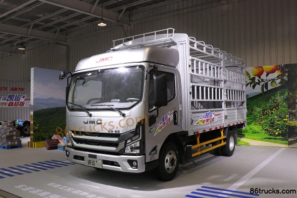 JMC Kaiyun+ Wide Body 2.5L Diesel 156hp 4X2(6 wheels) WLY 6-speed Hydraulic Brake 3.8m One-and-a-half Row Stake Truck Exterior (3) | 86Truck