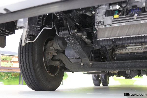 JMC Kaiyun+ Wide Body 2.5L Diesel 156hp 4X2(6 wheels) WLY 6-speed Hydraulic Brake 3.8m One-and-a-half Row Stake Truck Chassis (2) | 86Trucks