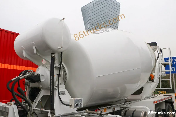 FAW Jiefang Qingdao JK6 320hp Lightweight Version 8X4(12 wheels) 8m³ Concrete Mixer Truck Body (1) | 86Trucks