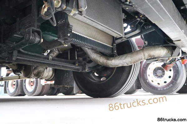 FAW Jiefang Qingdao JK6 220hp 4X2(6 wheels) 7.8m van hazardous materials truck Chassis (3) | 86Trucks