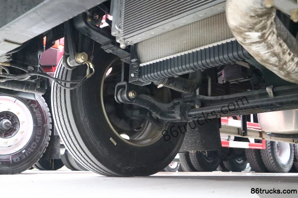 FAW Jiefang Qingdao JK6 220hp 4X2(6 wheels) 7.8m van hazardous materials truck Chassis (2) | 86Trucks