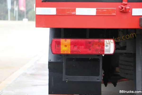 FAW Jiefang Qingdao JK6 220hp 4X2(6 wheels) 7.8m van hazardous materials truck Body (3) | 86Trucks