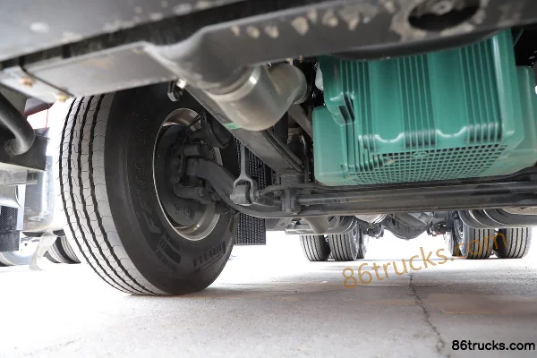 FAW Jiefang J7 heavy truck 660hp 6X4(10 wheels) tractor truck (China VI) Chassis (2) | 86Trucks