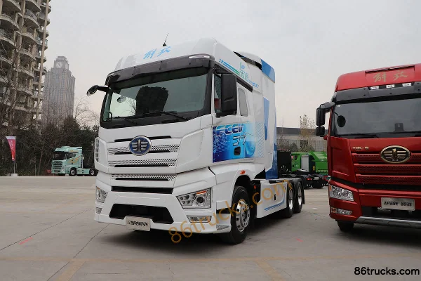 FAW Jiefang J7 heavy truck 6X4(10 wheels) fuel cell tractor truck 42kWh Exterior (3) | 86Trucks