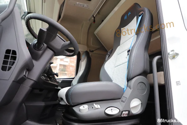FAW Jiefang J7 heavy truck 6X4(10 wheels) fuel cell tractor truck 42kWh Cab (1) | 86Trucks