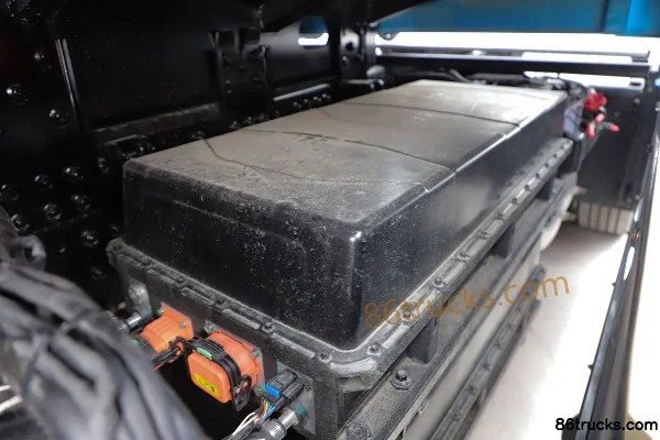FAW Jiefang J7 heavy truck 6X4(10 wheels) fuel cell tractor truck 42kWh Chassis (3) | 86Trucks
