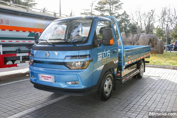 Sinotruk HOWO Zhixiang 4.5T 3.95m Single-row Pure Electric Panel Light Truck 4X2(6 wheels) Exterior (3) | 86Trucks