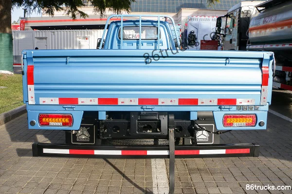 Sinotruk HOWO Zhixiang 4.5T 3.95m Single-row Pure Electric Panel Light Truck 4X2(6 wheels) Body (3) | 86Trucks