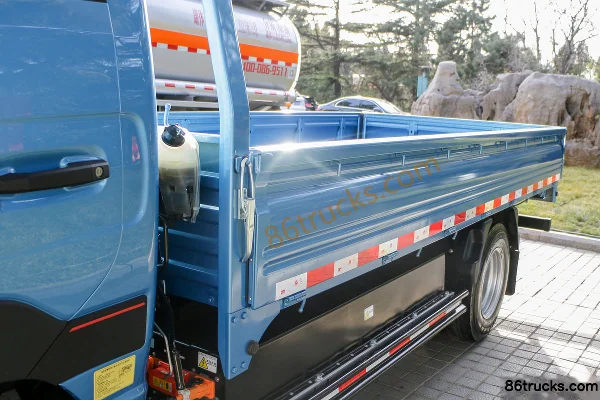 Sinotruk HOWO Zhixiang 4.5T 3.95m Single-row Pure Electric Panel Light Truck 4X2(6 wheels) Body (1) | 86Trucks