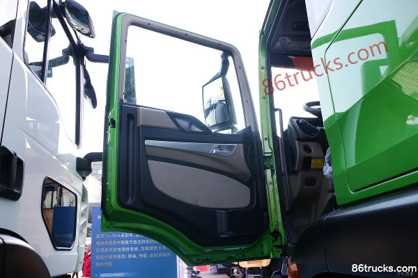 Sinotruk HOWO HOWO TX Heavy Truck 8X4(12 wheels) 5.8m pure electric dump truck 422kWh Cab (1) | 86Trucks