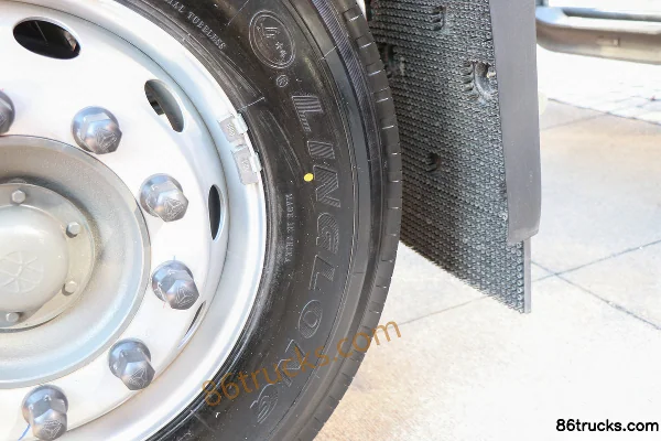 Sinotruk HOWO MAX 350hp 6X2(8 wheels) 7.8m automatic stall-type cargo truck (China VI) Chassis (3) | 86Trucks