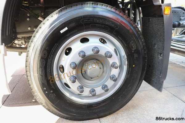 Sinotruk HOWO MAX 350hp 6X2(8 wheels) 7.8m automatic stall-type cargo truck (China VI) Chassis (2) | 86Trucks