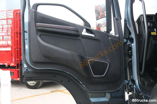 FAW Jiefang Qingdao JK6 350 ch 8X2(10 roues) 9,75 m camion porteur fourgon à ailes relevables Cabine (1) | 86Trucks