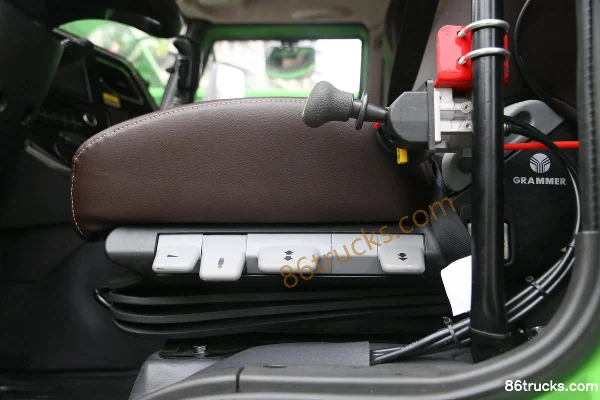 FAW Jiefang Qingdao HanVH Heavy Truck 350 hp 8X4(12 wheels) 6.2m Dump Truck (China VI) Cab (3) | 86Trucks