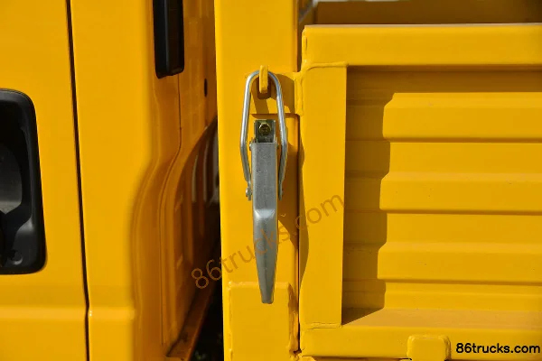 Jiangxi Isuzu Yifang EC5 127 hp 4X2(6 wheels) 3.16m Double Row Flatbed Light Truck (China VI) Body (3) | 86Trucks