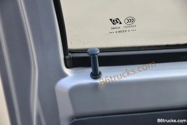 Dongfeng Xiaobawang V 1.3L 91 hp 4X2(6 wheels) gasoline 2.7 m double-row cab flatbed mini truck (China VI) (3) | 86Trucks