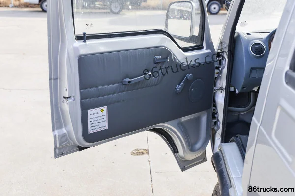 Dongfeng Xiaobawang V 1.3L 91 hp 4X2(6 wheels) gasoline 2.7 m double-row cab flatbed mini truck (China VI) (2) | 86Trucks
