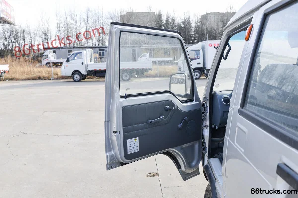 Dongfeng Xiaobawang V 1.3L 91 hp 4X2(6 wheels) gasoline 2.7 m double-row cab flatbed mini truck (China VI) (1) | 86Trucks