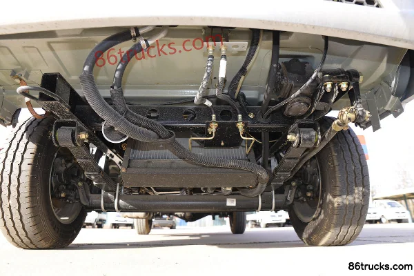 Dongfeng Xiaobawang V 1.3L 91 hp 4X2(6 wheels) gasoline 2.7 m double-row cab flatbed mini truck (China VI) Chassis (1) | 86Trucks