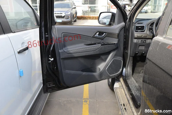 Jiangxi Isuzu Ruimax 2022 Premium Edition 2.0T Gasoline 220 hp 4WD Automatic Double Row Pickup Chassis (2) | 86Trucks