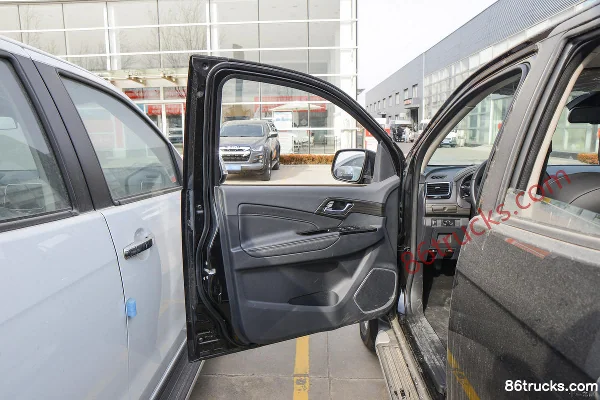 Jiangxi Isuzu Ruimax 2022 Premium Edition 2.0T Gasoline 220 hp 4WD Automatic Double Row Pickup Chassis (1) | 86Trucks