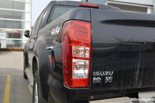 Jiangxi Isuzu Ruimax 2022 Premium Edition 2.0T Gasoline 220 hp 4WD Automatic Double Row Pickup Official Photos (3) | 86Trucks