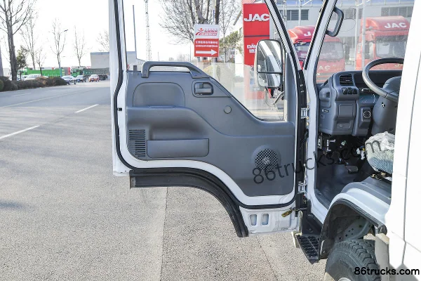 Qingling Isuzu 100P 132hp 4X2(6 wheels) 3.245m Double Row Flatbed Light Truck (China VI) Cab (2) | 86Trucks