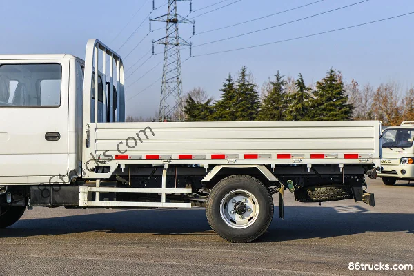 Qingling Isuzu 100P 132hp 4X2(6 wheels) 3.245m Double Row Flatbed Light Truck (China VI) Body (1) | 86Trucks