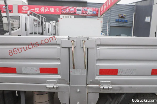 FAW Hongta FAW Jiefang Gongshi 130 hp 4X2(6 wheels) 4.2m Single Row Flatbed Light Truck Body (3) | 86Trucks