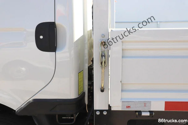 JAC Kaida X7 121 hp 4X2(6 wheels) 4m single-row side panel light truck Body (2) | 86Trucks