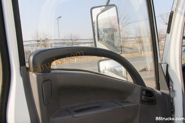 Qingling Isuzu KV100 120 hp 4X2(6 wheels) 4.13m single-row van light truck Cab (2) | 86Trucks