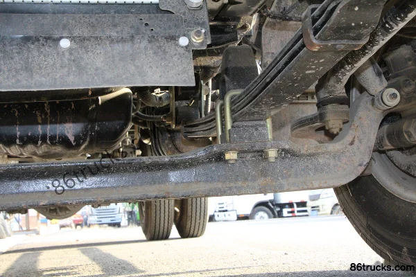 Qingling Isuzu KV100 120 hp 4X2(6 wheels) 4.13m single-row van light truck Chassis (3) | 86Trucks