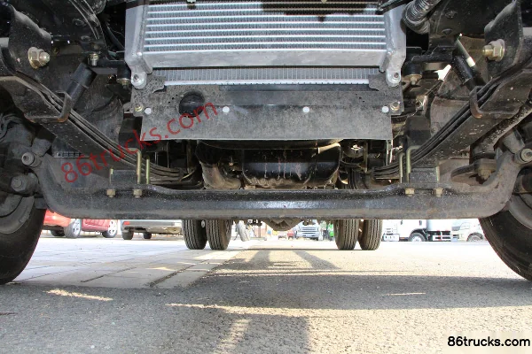 Qingling Isuzu KV100 120 hp 4X2(6 wheels) 4.13m single-row van light truck Chassis (1) | 86Trucks