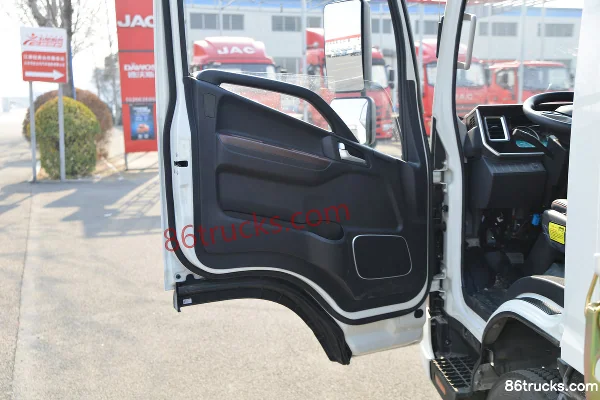 JAC Shuailing S6 151 hp 4X2(6 wheels) 4.18m Single Row Flatbed Light Truck (China VI) Cab (2) | 86Trucks