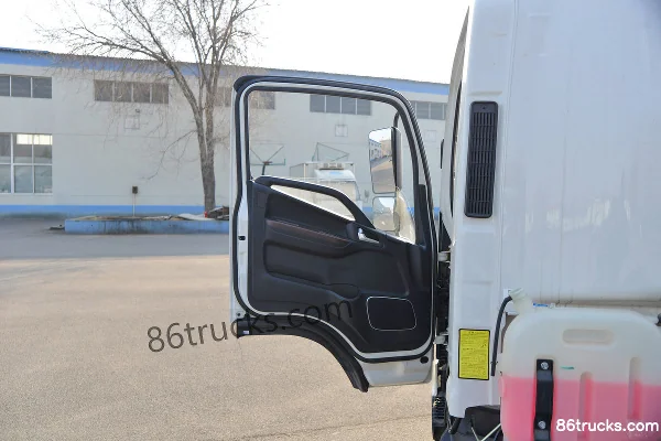 JAC Shuailing S6 160hp 4X2(6 wheels) 4.18m AMT automatic single-row fence light truck Cab (1) | 86Trucks