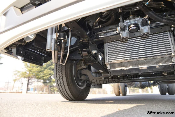 JAC Shuailing S6 160hp 4X2(6 wheels) 4.18m AMT automatic single-row fence light truck Chassis (2) | 86Trucks