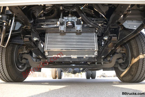 JAC Shuailing S6 160hp 4X2(6 wheels) 4.18m AMT automatic single-row fence light truck Chassis (1) | 86Trucks