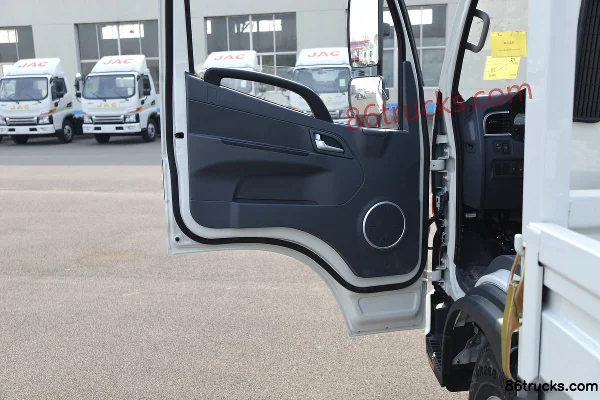 JAC Shuailing E Medium Body 129hp 4X2(6 wheels) 4.22m single-row drop-side light truck Cab (2) | 86Trucks
