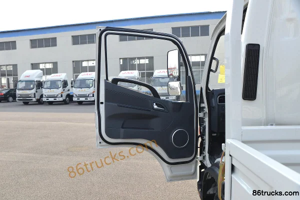 JAC Shuailing E Medium Body 129hp 4X2(6 wheels) 4.22m single-row drop-side light truck Cab (1) | 86Trucks