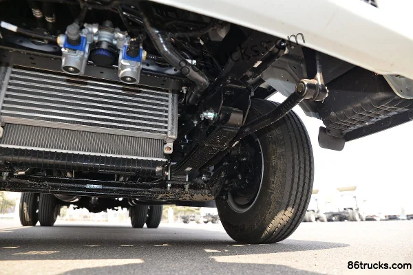 JAC Shuailing E Medium Body 129hp 4X2(6 wheels) 4.22m single-row drop-side light truck Chassis (3) | 86Trucks