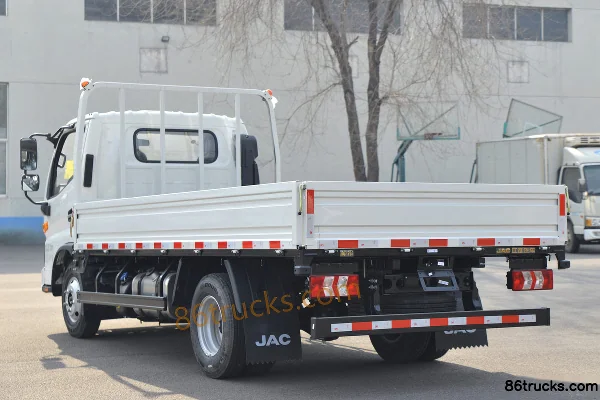 JAC Shuailing E Medium Body 129hp 4X2(6 wheels) 4.22m single-row drop-side light truck (3) | 86Trucks